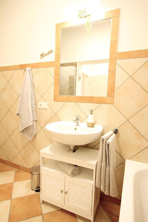 Secret Hideaways Tropical Feeling Mit 2 Schlafzimmer Nahe City L Messe L Flughafen L Hbf Duisburg Kültér fotó