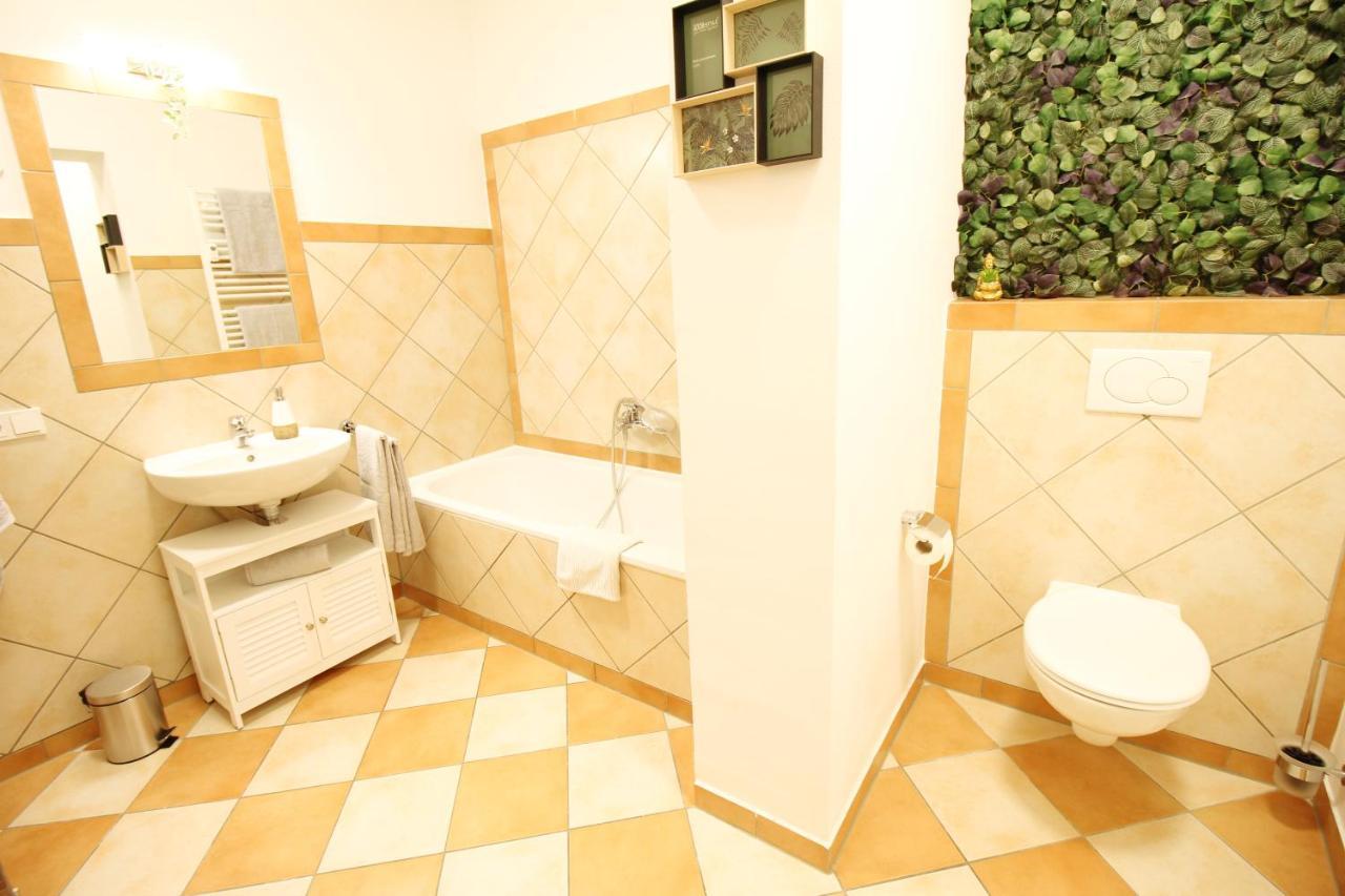 Secret Hideaways Tropical Feeling Mit 2 Schlafzimmer Nahe City L Messe L Flughafen L Hbf Duisburg Kültér fotó